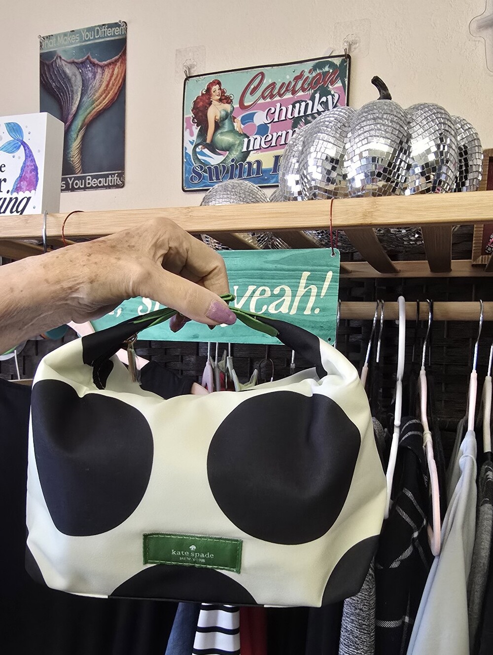 #0626 🧜NWOT KATE SPADE 11.5x6x4 Black/Off Wht Polka Dot w/Grn Leather Snap Bag